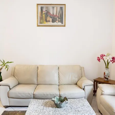 Casina Modesta